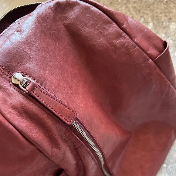 Leather backpack. - Picture 3 of 4